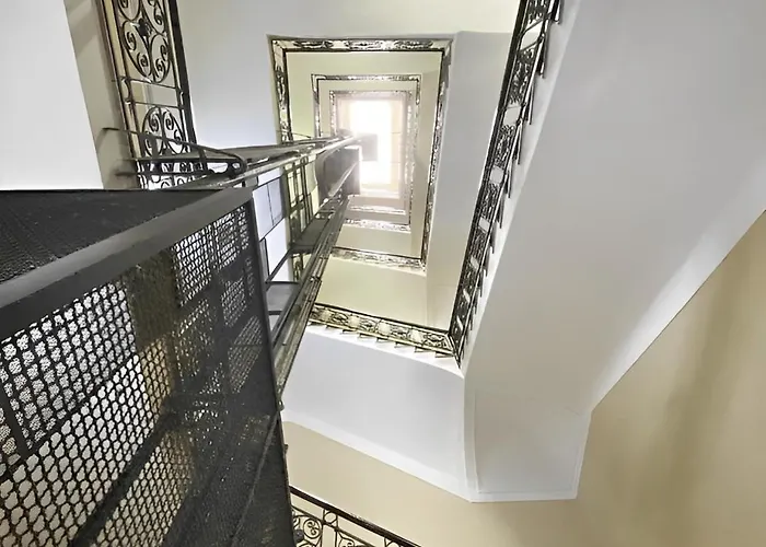 Adaram Неаполь